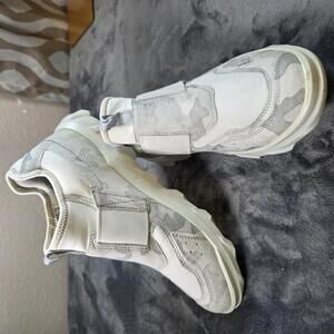 ECCO Women's Mx Low Slip on Leather Sneaker Sz 9-9.5